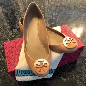 Tory Burch Dip-Dye Logo Flat in Sable